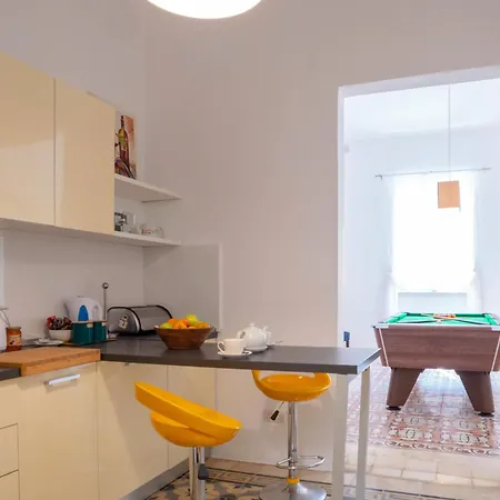 House 4br, 3ba With Rooftop Lounge & Billiard Table Holiday home *