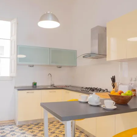 House 4br, 3ba With Rooftop Lounge & Billiard Table *