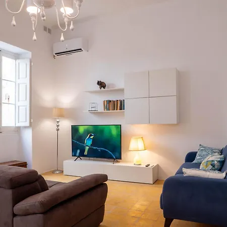 House 4br, 3ba With Rooftop Lounge & Billiard Table Sliema
