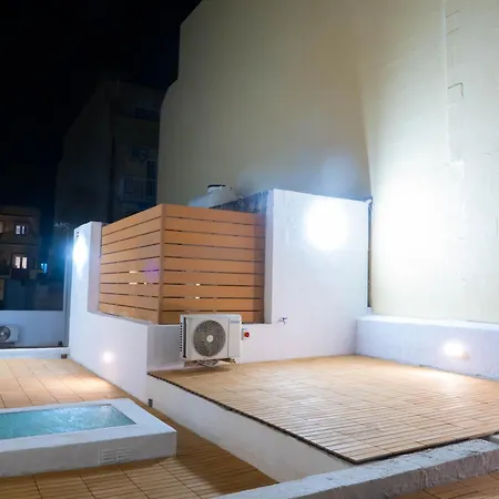 House 4br, 3ba With Rooftop Lounge & Billiard Table Holiday home Sliema