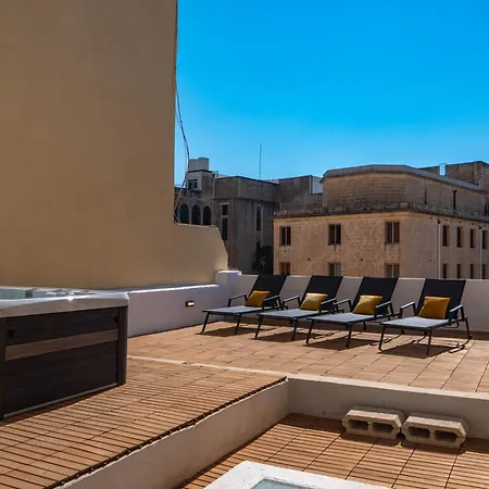 別荘 Milano - Jacuzzi Rooftop Lounge With Bbq And Billiard スリーマ
